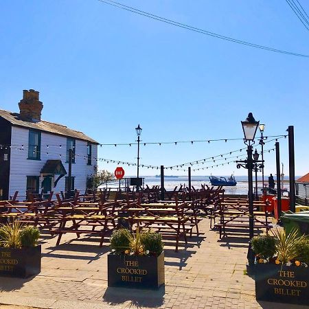 Leigh-On-Sea Retreat - 2 Bedroom Apartment ภายนอก รูปภาพ