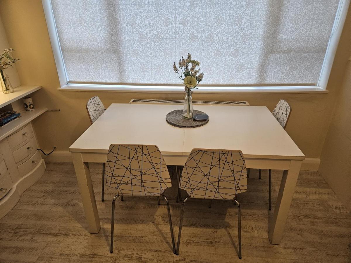 Leigh-On-Sea Retreat - 2 Bedroom Apartment ภายนอก รูปภาพ