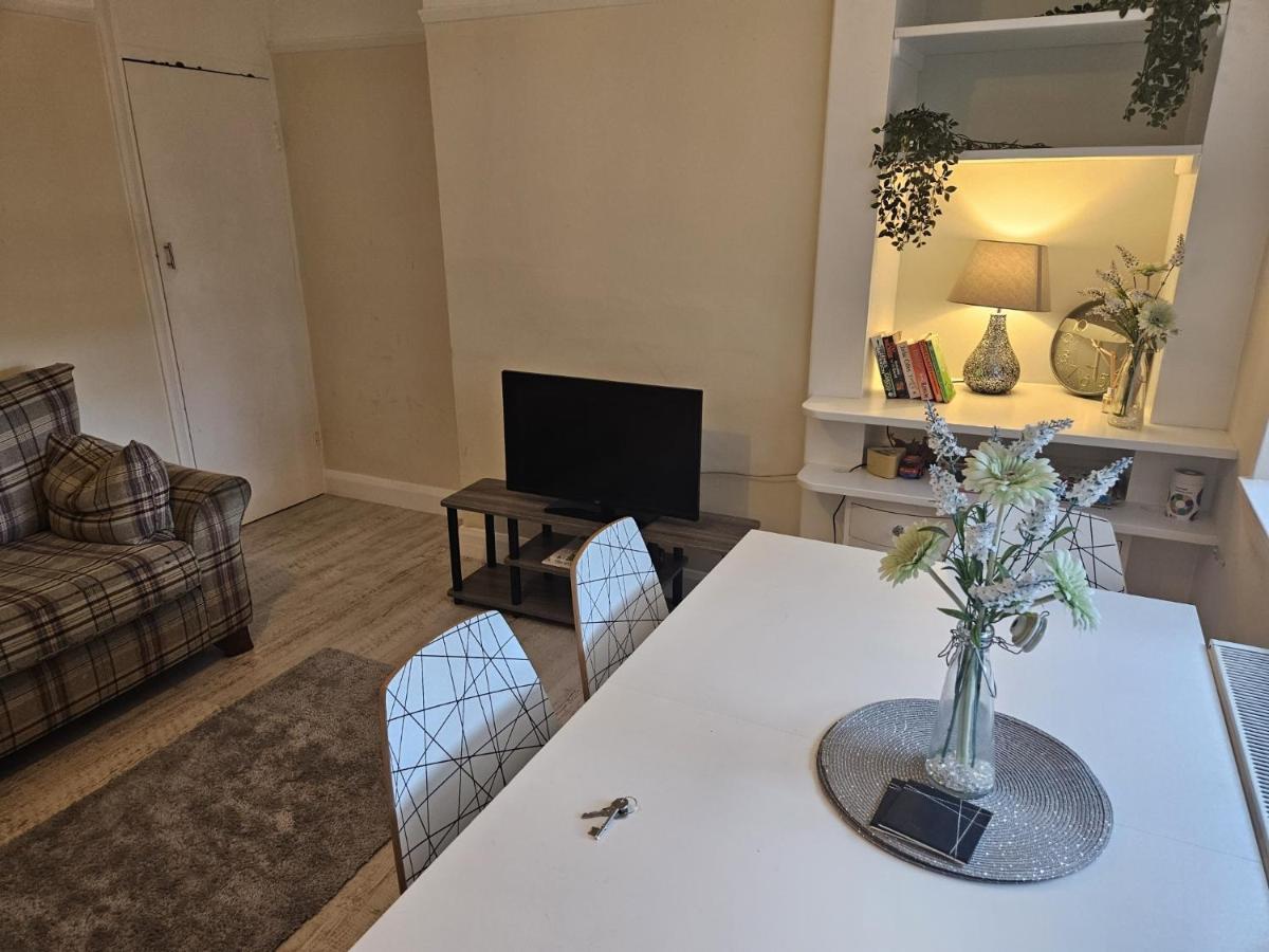 Leigh-On-Sea Retreat - 2 Bedroom Apartment ภายนอก รูปภาพ