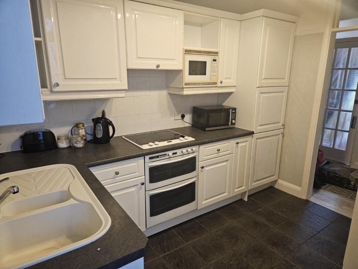 Leigh-On-Sea Retreat - 2 Bedroom Apartment ภายนอก รูปภาพ