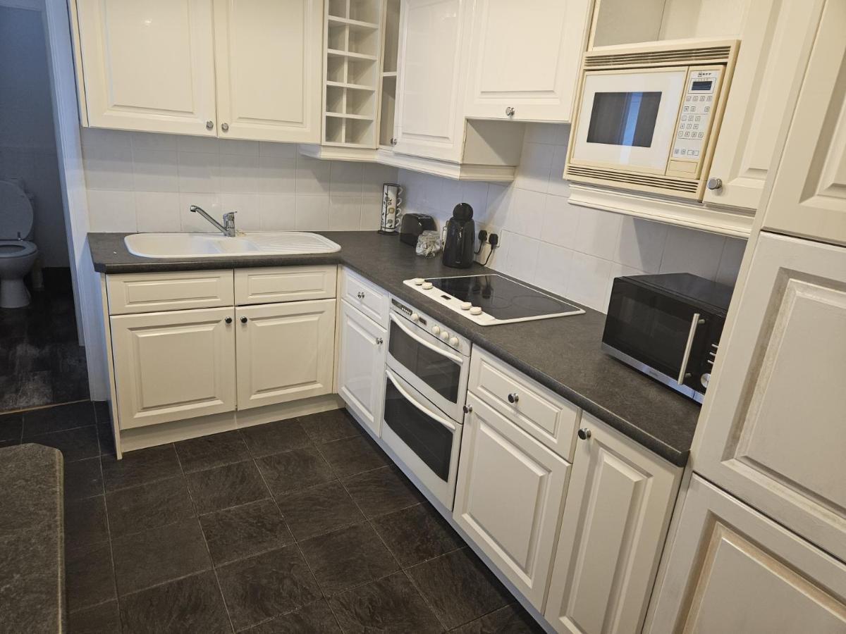 Leigh-On-Sea Retreat - 2 Bedroom Apartment ภายนอก รูปภาพ