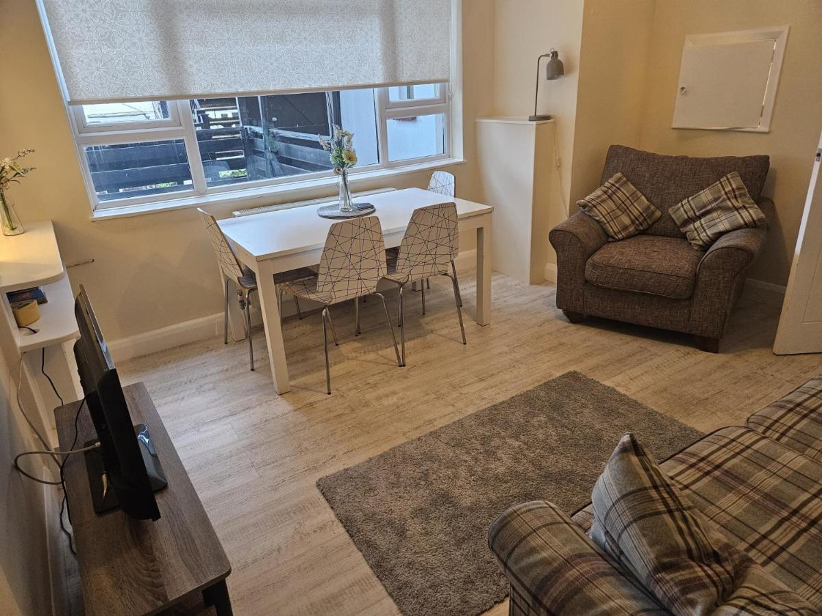 Leigh-On-Sea Retreat - 2 Bedroom Apartment ภายนอก รูปภาพ