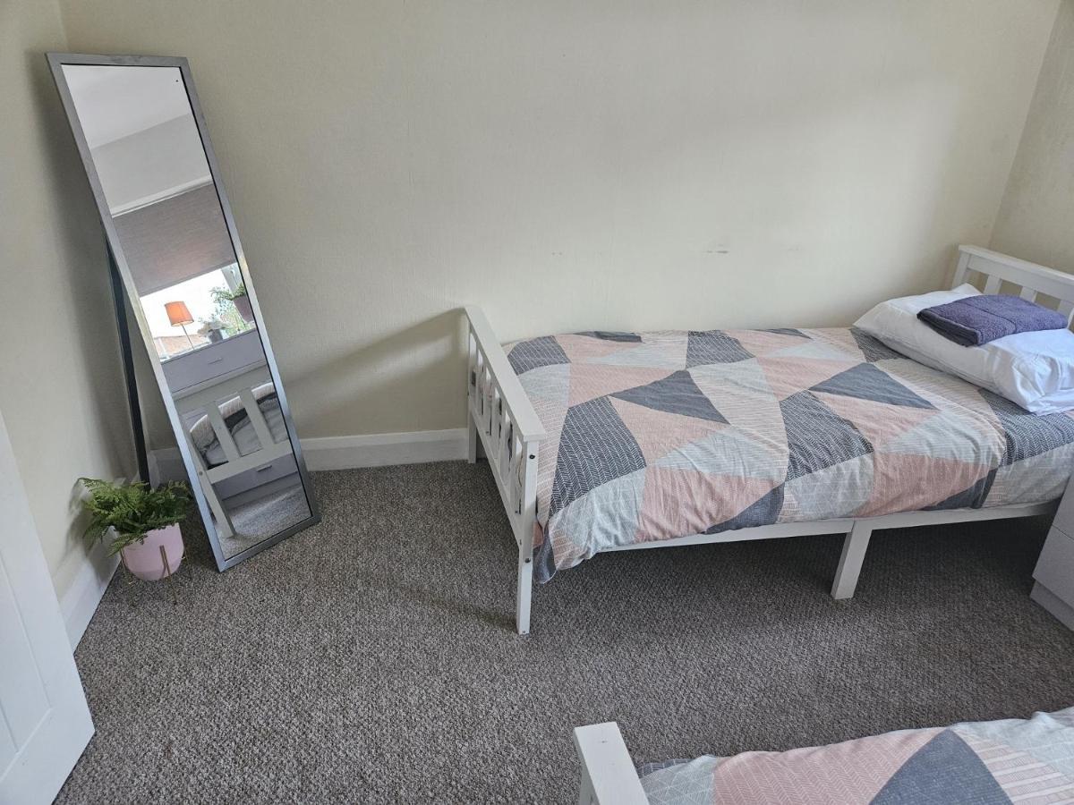 Leigh-On-Sea Retreat - 2 Bedroom Apartment ภายนอก รูปภาพ